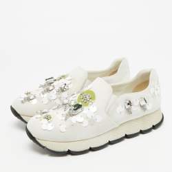 Pre Owned حذاء رياضي برادا قماش أبيض مزخرف كريستال سليب أون مقاس 37