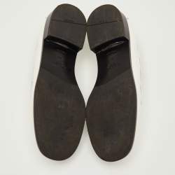 Pre Owned حذاء لوفرز سليب أون ببرادا لوغو شعار جلد لامع أبيض مقاس 40