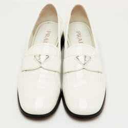 Pre Owned حذاء لوفرز سليب أون ببرادا لوغو شعار جلد لامع أبيض مقاس 40