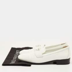 Pre Owned حذاء لوفرز سليب أون ببرادا لوغو شعار جلد لامع أبيض مقاس 40