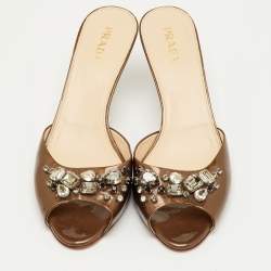 Pre Owned Prada Size 41.5 Brown Crystal Embellished Patent Leather Slide Sandals