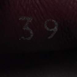 مملوكة مسبقًا حذاء رياضي برادا قماش نايلون معاد تدويره متهالك ورباط صغير مقاس 39 باللون العنابي و السويدي