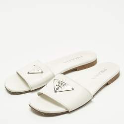 مملوكة مسبقًا Prada Size 38 White Leather Triangle Logo Detai Flat Sandals