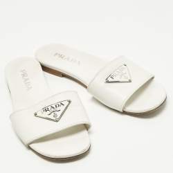 مملوكة مسبقًا Prada Size 38 White Leather Triangle Logo Detai Flat Sandals