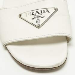 مملوكة مسبقًا Prada Size 38 White Leather Triangle Logo Detai Flat Sandals
