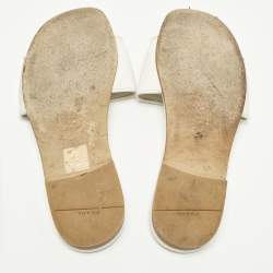 مملوكة مسبقًا Prada Size 38 White Leather Triangle Logo Detai Flat Sandals