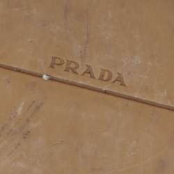 مملوكة مسبقًا Prada Size 38 White Leather Triangle Logo Detai Flat Sandals