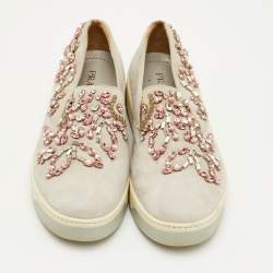 مملوكة مسبقًا حذاء رياضي برادا سليپ أون مزيَّن بالكريستال شامواه رمادي فاتح مقاس 38