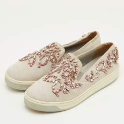 مملوكة مسبقًا حذاء رياضي برادا سليپ أون مزيَّن بالكريستال شامواه رمادي فاتح مقاس 38