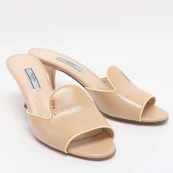 مملوكة مسبقًا صندل سلايد برادا جلد لامع سافيانو بيج مقاس 39