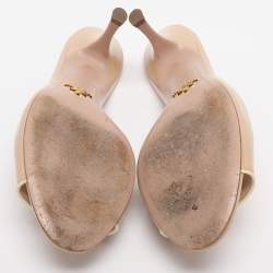 مملوكة مسبقًا صندل سلايد برادا جلد لامع سافيانو بيج مقاس 39