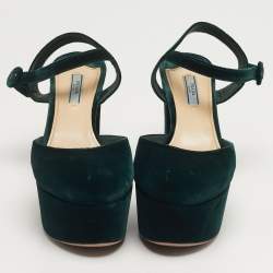 مملوكة مسبقًا حذاء كعب عالي برادا مخمل أخضر حزام كاحل منصة مقاس 40