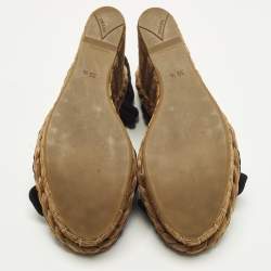 مملوكة مسبقًا Prada Size 39.5 Black Fabric and Raffia Wedge Sandals