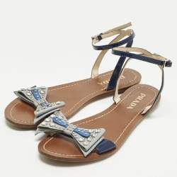 مملوكة مسبقًا Prada Size 38 Blue Leather and Patent Leather Bow Ankle Strap Flats