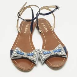 مملوك ة مسبقًا Prada Size 38 Blue Leather and Patent Leather Bow Ankle Strap Flats