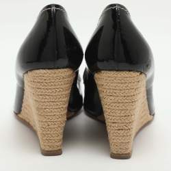 مملوكة مسبقًا Prada Size 37 Black Patent Leather Wedge Espadrilles Peep Toe Pumps
