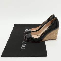 مملوكة مسبقًا Prada Size 37 Black Patent Leather Wedge Espadrilles Peep Toe Pumps
