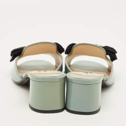 Pre Owned صندل برادا زلاجة فيونكة شاموا جلد لامع أزرق مقاس 37