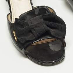 مملوكة مسبقًا Prada Bow Size 41.5 Black Patent Leather Slide Sandals