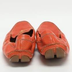 مملوكة مسبقًا حذاء لوفرز برادا جلد برتقالي مجعد مقاس 37.5