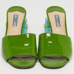 مملوكة مسبقًا Prada Size 38.5 Green Patent Leather Slide Sandals