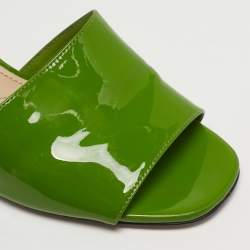 مملوكة مسبقًا Prada Size 38.5 Green Patent Leather Slide Sandals