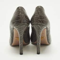 مملوكة مسبقًا حذاء كعب عالي برادا مقدمة مجلدة جلد منقوش تمساح / ساتان رمادي داكن / أسود مقاس 37