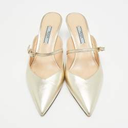 Pre Owned حذاء برادا جلد ذهبي مقدمة مدببة مقاس 38