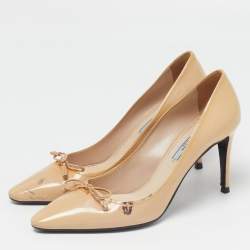 مملوكة مسبقًا Prada Size 39.5 Beige Patent Leather Pointed Toe  Pumps