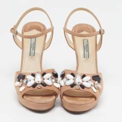 Pre Owned صندل برادا سير كاحل و نعل سميك و كعب سميك جلد بَرّاق بيج مقاس 39.5