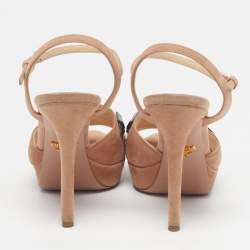 Pre Owned صندل برادا سير كاحل و نعل سميك و كعب سميك جلد بَرّاق بيج مقاس 39.5