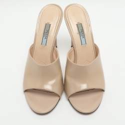 Pre Owned Prada Size 38 Beige Patent Leather Slide Sandals