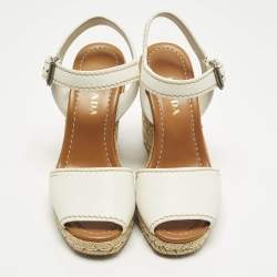 Pre Owned صندل برادا فلافيانا بشريط كاحل جلد أبيض مقاس 38.5