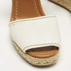 Pre Owned صندل برادا فلافيانا بشريط كاحل جلد أبيض مقاس 38.5