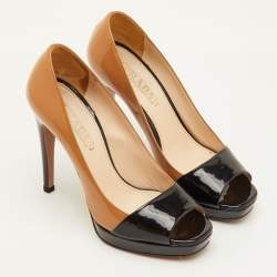 Pre Owned حذاء كعب عالي برادا جلد براءات اختراع بيج/أسود مقدمة مفتوحة منصة مقاس 37