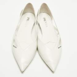Pre Owned حذاء باليرينا فلات برادا جلد أبيض بتصميم مفرغ مقدمة مدببة مقاس 40