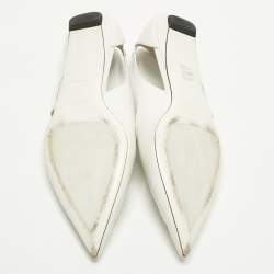 Pre Owned حذاء باليرينا فلات برادا جلد أبيض بتصميم مفرغ مقدمة مدببة مقاس 40