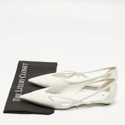 Pre Owned حذاء باليرينا فلات برادا جلد أبيض بتصميم مفرغ مقدمة مدببة مقاس 40