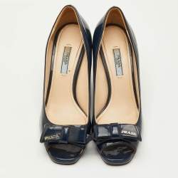 Pre Owned حذاء كعب عالي برادا مقدمة مفتوحة جلد لامع أزرق كحلي مع فيونكة مقاس 38