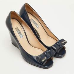 Pre Owned حذاء كعب عالي برادا مقدمة مفتوحة جلد لامع أزرق كحلي مع فيونكة مقاس 38