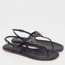 مملوكة مسبقًا صندل إصبع فلات برادا جلد ثعبان أسود مزخرف مقاس 38