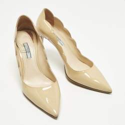 مملوكة مسبقًا حذاء كعب عالي برادا جلد بيج لامع بفيونكة مقاس 37