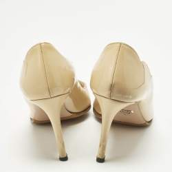 مملوكة مسبقًا حذاء كعب عالي برادا جلد بيج لامع بفيونكة مقاس 37