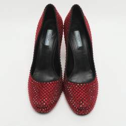 مملوكة مسبقًا Prada Crystal Embellished Size 41 Red/Black Satin Pumps