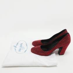 مملوكة مسبقًا Prada Crystal Embellished Size 41 Red/Black Satin Pumps