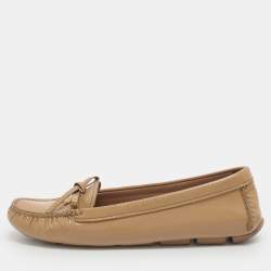 مملوكة مسبقًا حذاء لوفرز برادا مزين فيونكة سليب أون جلد سافيانو لامع بيج مقاس 38.5