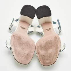 مملوكة مسبقًا صندل برا�دا حزام كاحل جلد لامع أبيض مقاس 40.5