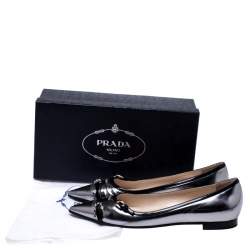 Pre Owned Prada Gunmetal/Black Patent Leather Buckle Detail Pointed Toe Flats Size 39