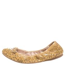 Pre Owned Prada Beige Laser Cut Patent Leather Bow Detail Scrunch Ballet Flats Size 38.5