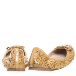 Pre Owned Prada Beige Laser Cut Patent Leather Bow Detail Scrunch Ballet Flats Size 38.5